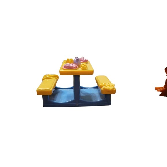 2002 Fisher Price Sweet Streets Picnic Table And Dining Table - Picture 3 of 7